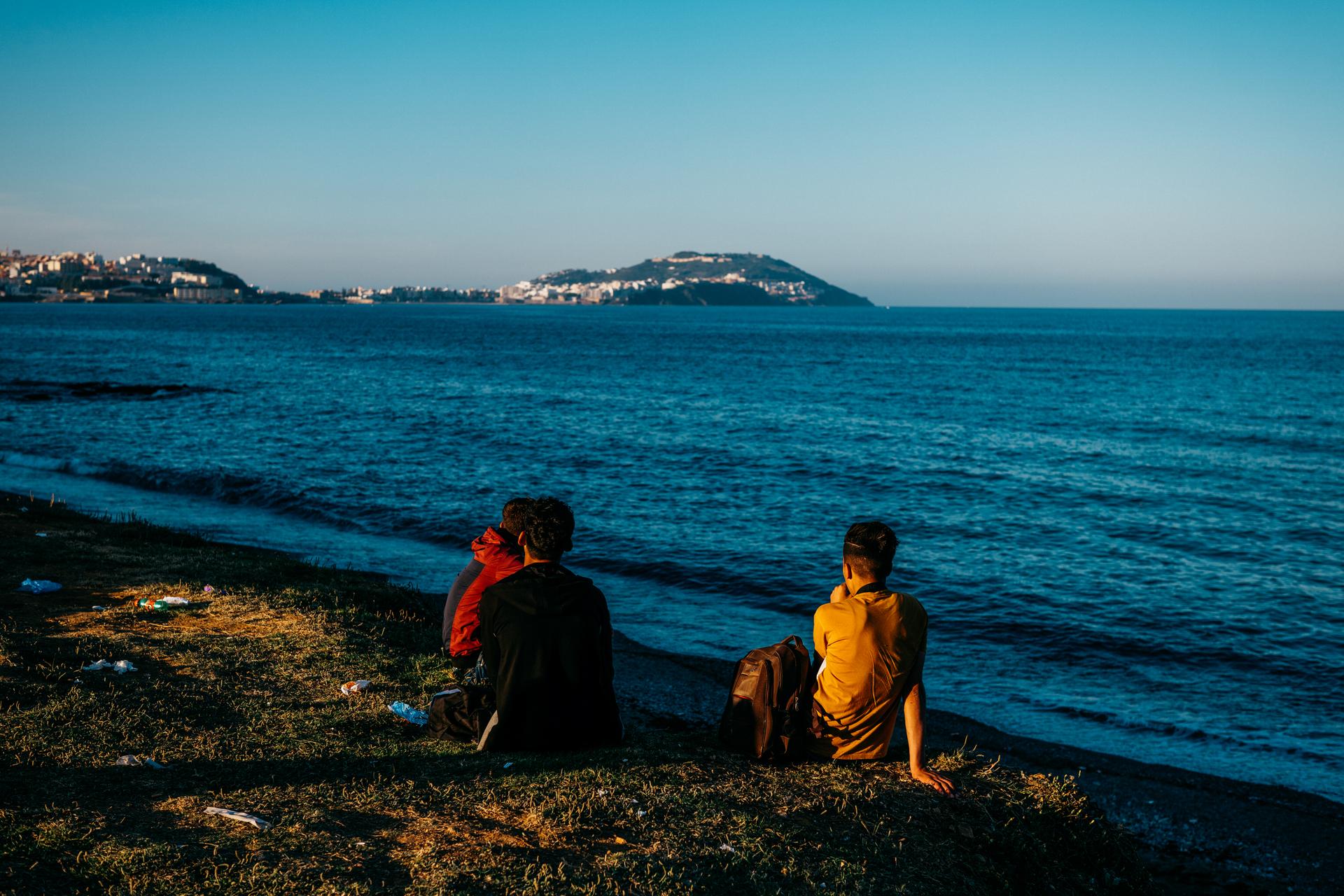 Tout Ca Pour Ca Le Depit Des Migrants Arrives A La Nage Ou A Pied A Ceuta Et Refoules Vers Le Maroc