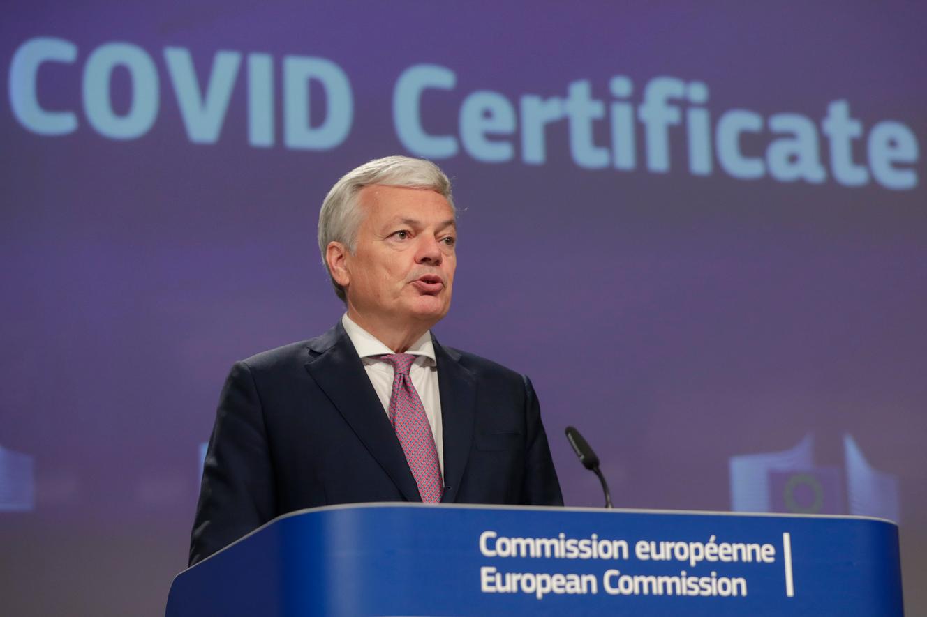 Komisarz UE Didier Reynders, 21 maja w Brukseli. Zasugerował również, że nie ma wymogu kwarantanny dla dzieci.