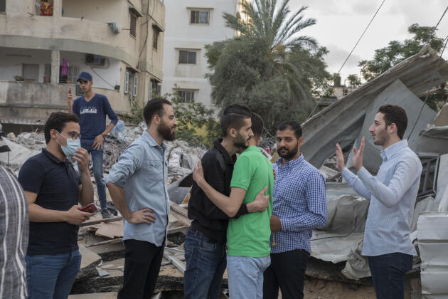 Mohammed al-Kolaq, de 24 años, estaba con su madre cuando el edificio se derrumbó.  Veintidós miembros de su familia murieron en los ataques.  Gaza, 21 de mayo de 2021.