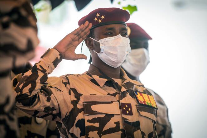 Le général quatre étoiles Mahamat Idriss Déby, fils du défunt président et à la tête du Conseil militaire de transition, à N’Djamena, le 23 avril 2021.