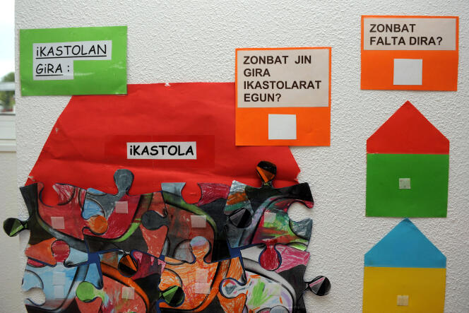 A l’« ikastola » (école immersive) du village d’Ascarat, au Pays basque, en septembre 2015.