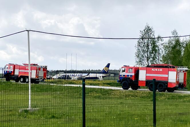 Un Boeing 737-8AS de Ryanair est garé sur le tarmac de l’aéroport international de Minsk, en Biélorussie, le 23 mai 2021.