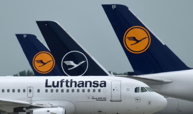 Des avions de la compagnie aérienne allemande Lufthansa, à l'aéroport de Munich (Allemagne), en juin 2020.
