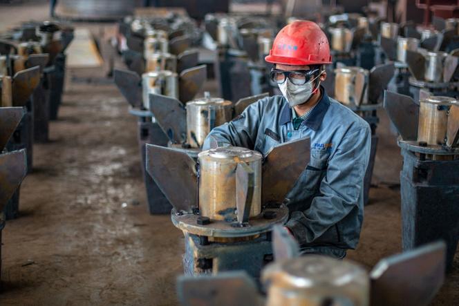 Un ouvrier chinois dans une usine de Nantong (Jiangsu), dans l’est de la Chine, le 26 mai 2021.