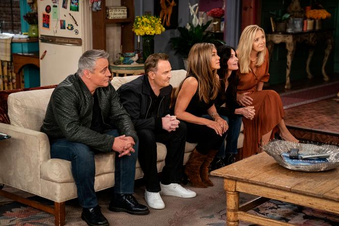 From left to right: Matt LeBlanc, Matthew Perry, Jennifer Aniston, Courteney Cox and Lisa Kudrow, on "Friends: The Reunion".