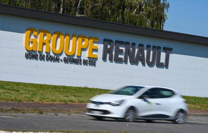 Devant l’usine Renault de Douai (Nord), en mai 2020.