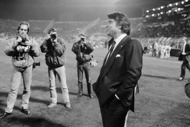 Bernard Tapie, alors président de l'OM, ​​au Stade-Vélodrome de Marseille, le 22 octobre 1987.