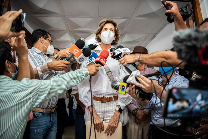 Cristiana Chamorro, fille de l’ex-présidente Violeta Barrios de Chamorro, s’adresse à la presse après avoir rencontré les dirigeants du parti Ciudadanos por la Libertad, pour officialiser son intention de s’inscrire comme précandidate à la présidence du parti, à Managua, la capitale du Nicaragua, le 1er juin 2021.