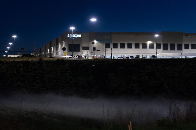 L’entrepôt de distribution d’Amazon au centre d’une campagne de syndicalisation, en mars 2021 à Bessemer, en Alabama.