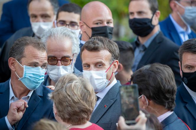 Emmanuel Macron en visite au village de Saint-Cirq-Lapopie, le 2 juin.