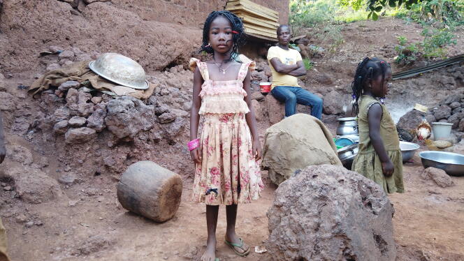 A Similimi, dans le nord-est de la Côte d’Ivoire, les villageois vivent au milieu des roches riches en manganèse.