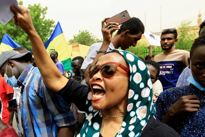 Des Soudanais manifestent à Khartoum, le 3 juin 2021.