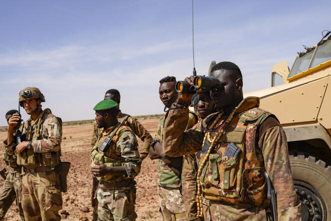 Opération commune « Eclipse » entre les soldats français de « Barkhane » et les forces armées maliennes, en 21 janvier 2021 dans le Gourma.