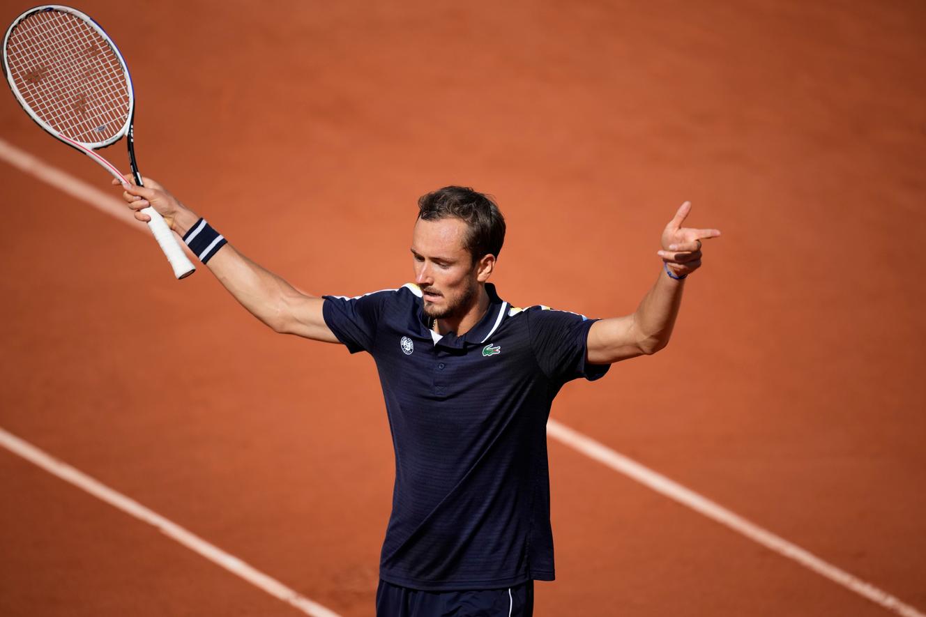 Przedstawił Daniila Miedwiediewa w 1/8 finału w Roland Garros przeciwko Christianowi Garinowi 6 czerwca 2021 r.