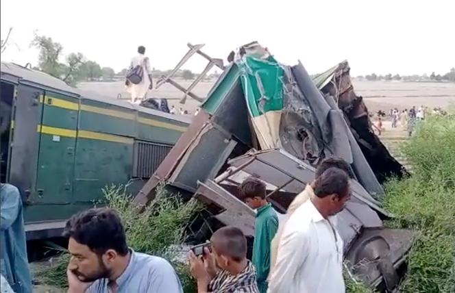 On Monday, June 7, paramedics were called to the scene to rescue an unidentified number of passengers trapped in the wreckage of the Millat Express near the Pakistani city of Taharki.