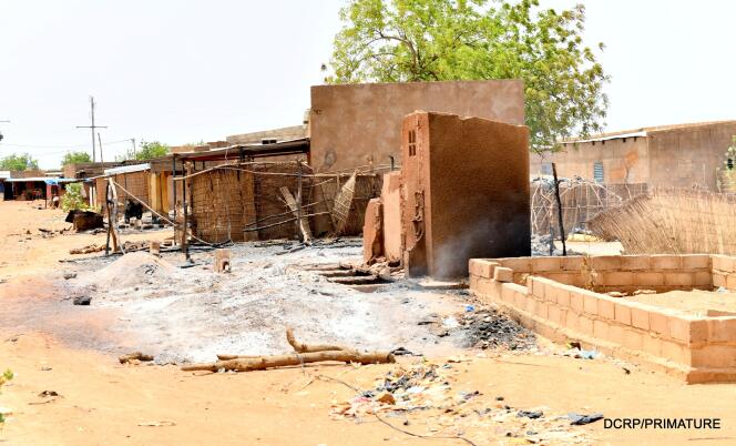 Il Burkina Faso è regolarmente vittima di attentati: qui nel villaggio di Solhan, nella provincia di Yagha, il 7 giugno 2021.