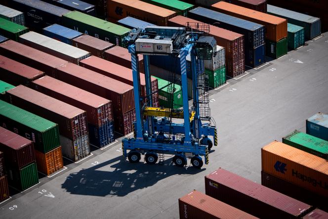Des conteneurs sur les quais du terminal EuroFos, au port de Fos-sur-Mer (Bouches-du-Rhône), le 23 juillet 2020.