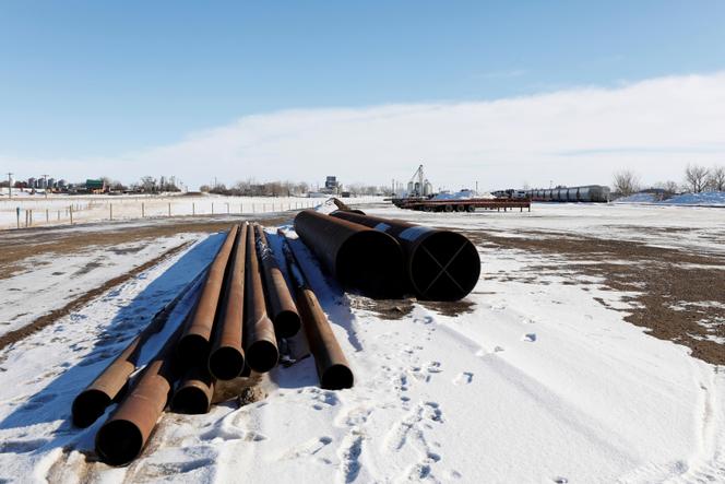 Un dépôt d’approvisionnement desservant l’oléoduc Keystone XL est à l’arrêt à Oyen, Alberta, au Canada, le 1ᵉʳ février 2021. 