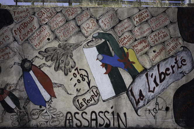 Graffitis politiques sur un mur de la commune de Beni Maouche, en Kabylie, le 10 juin 2021.