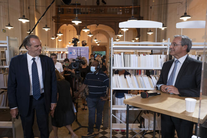 Renaud Muselier (LR), président de la région Provence-Alpes-Côté d’Azur, et Thierry Mariani, candidat RN aux régionales, lors du débat télévisé organisé par France 3, à l’Institut d’études politques d’Aix-en-Provence (Bouches-du-Rhône), le mercredi 9 juin.