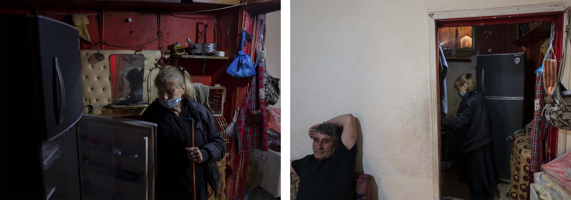 Elham Lakis, 71 ans, vit à Nabaa, une banlieue pauvre à l’est de Beyrouth, au Liban. Son frère, Baha (à gauche), lui rend visite, le 26 avril 2021.