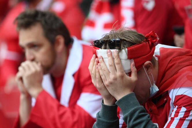 La détresse d’un supporter danois après la malaise de Christian Eriksen, lors du match entre le Danemark et la Finlande.
