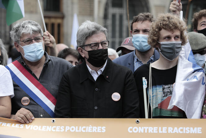 Jean-Luc Mélenchon défile lors de la Marche des libertés contre les idées d’extrême droite, le 12 juin 2021, à Paris.