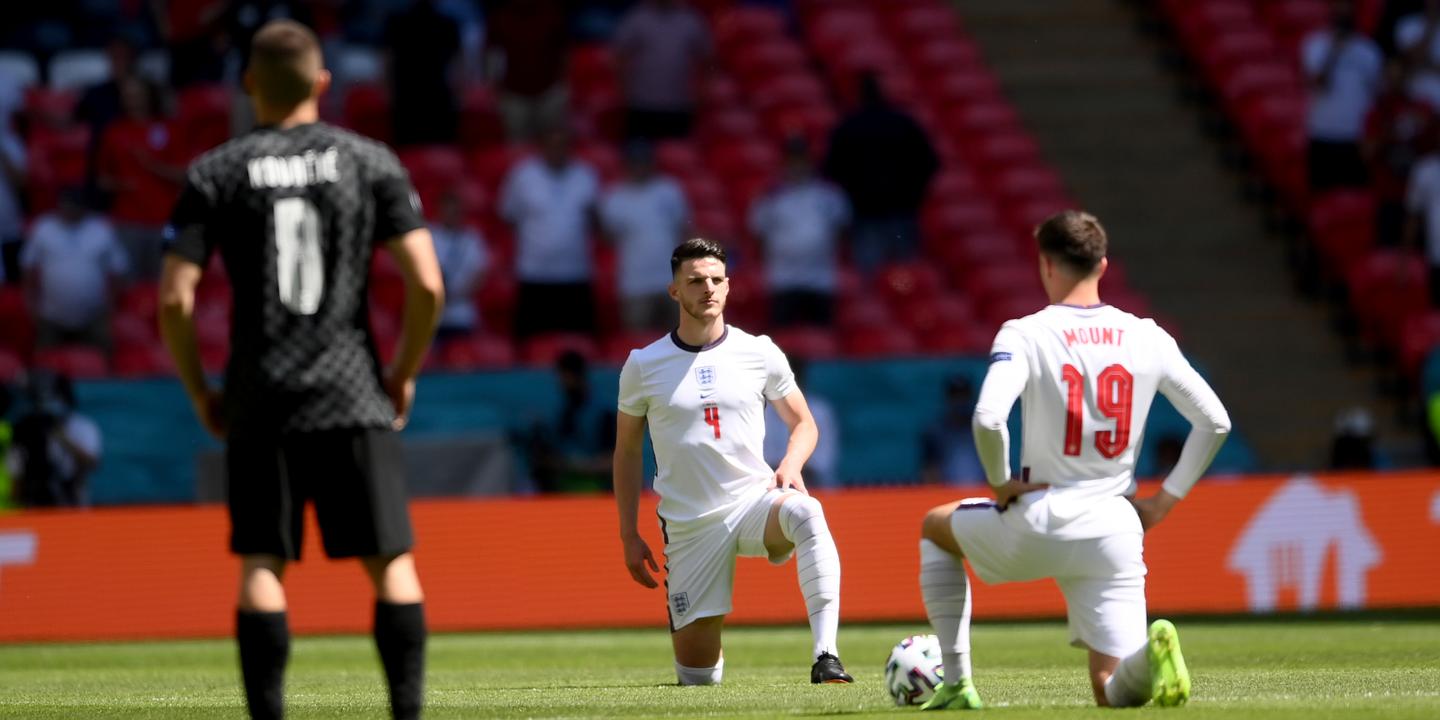 Pologne angleterre genou a terre