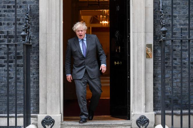 Le premier ministre britannique, Boris Johnson, à sa sortie du 10 Downing Street, lundi 14 juin 2021, à Londres.