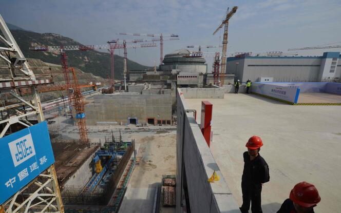 Des travailleurs à la centrale nucléaire de Taishan, dans le sud de la Chine, en décembre 2013.