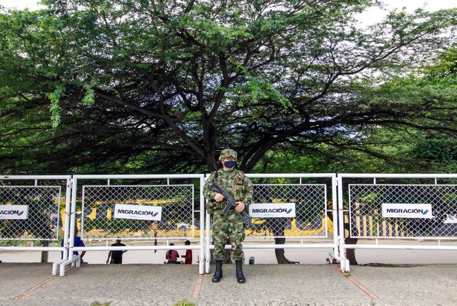 A Cucuta En Colombie Le Trafic Des Passeurs Armes Continue
