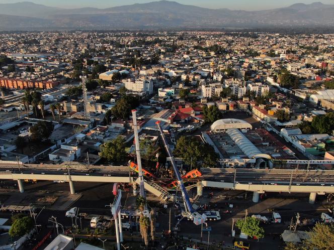Vista del puente del metro colapsado el 4 de mayo en la Ciudad de México.