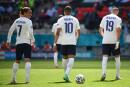 (L-R) France's forward Antoine Griezmann, France's forward Kylian Mbappe and France's forward Karim Benzema prepare for a free kick during the UEFA EURO 2020 Group F football match between Hungary and France at Puskas Arena in Budapest on June 19, 2021. / AFP / POOL / FRANCK FIFE 