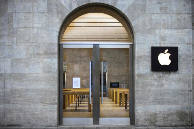 Le 5 janvier 2021, un magasin Apple fermé sur le boulevard Kurfürstendamm, à Berlin.