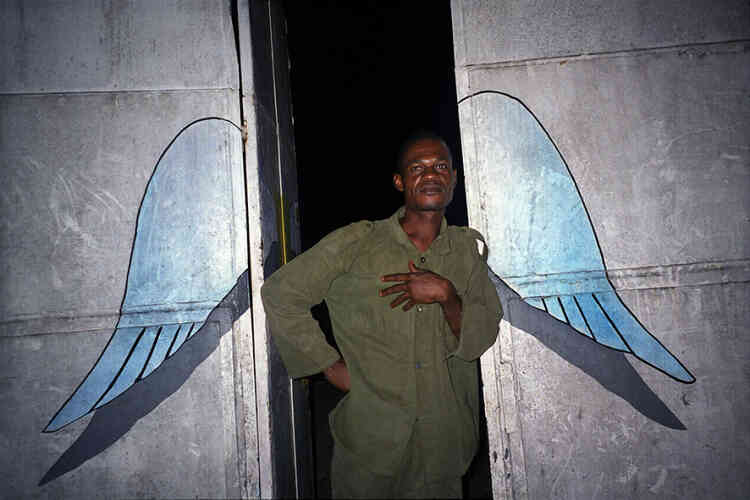 Les anges gardiens, Pointe-Noire, Congo, 2006, couleur, 61x44,5 cm.