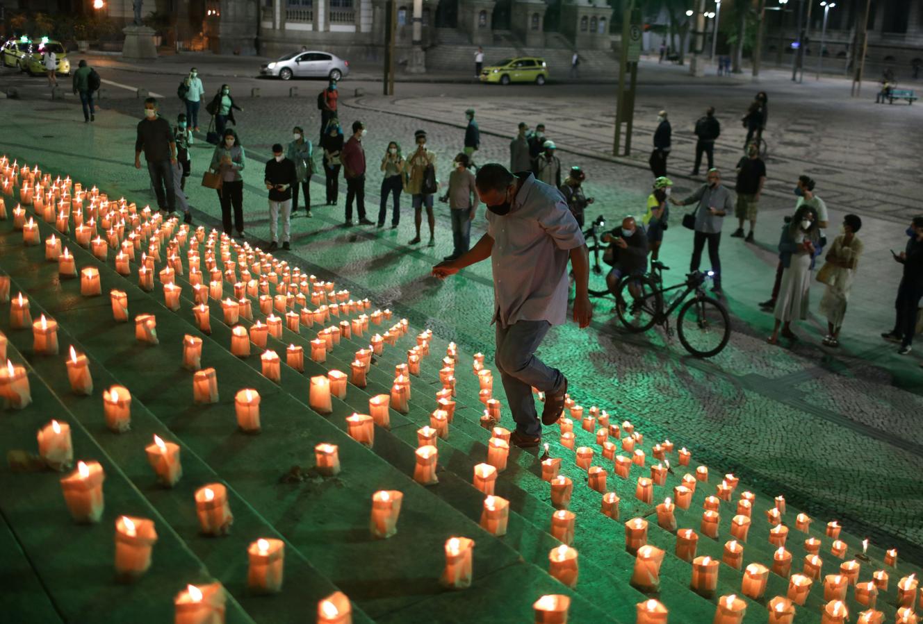 Awareness to commemorate the more than 500,000 SARS-CoV-2 victims who died in Rio, Brazil on June 21, 2021.