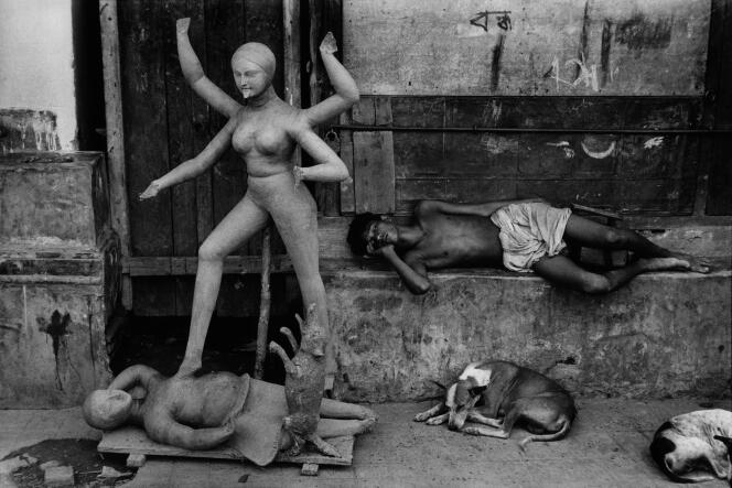 « Préparatifs du festival de Kali à Calcutta ». Inde, 1956.