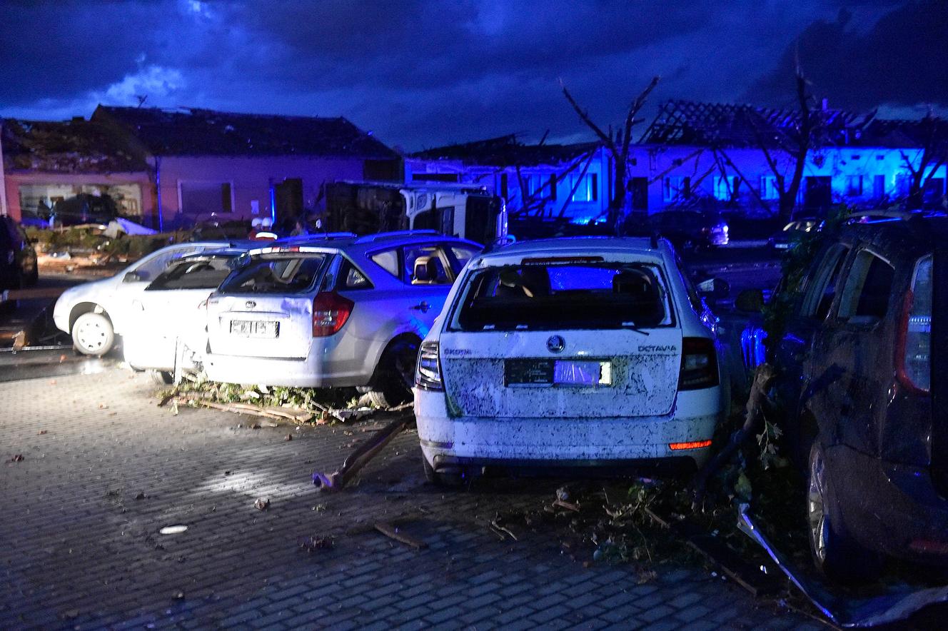 Une puissante tornade fait une centaine de blessés en ...