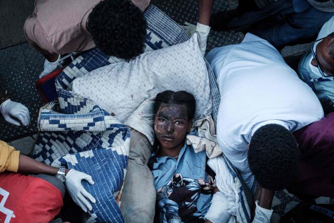 Un blessé du village de Togoga arrive à l’hôpital Ayder à Mekele, la capitale de la région du Tigré, en Ethiopie, le 23 juin 2021.