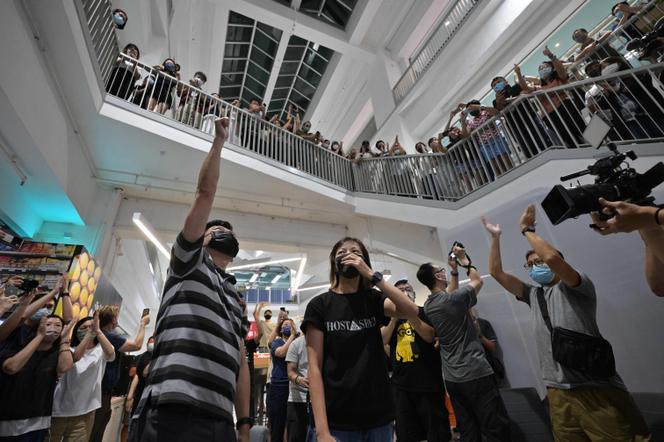 Después de completar la edición final en Hong Kong el 23 de junio, el personal del Atrium del 