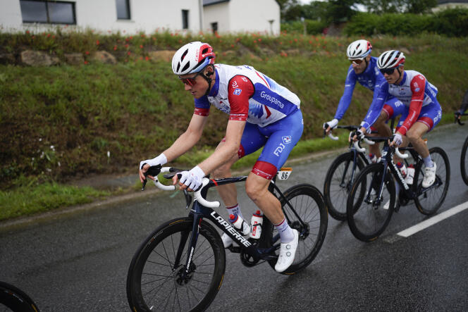Le Suisse Stefan Küng roule dans le peloton lors de la troisième étape du 108e Tour de France, entre Lorient et Pontivy, lundi 28 juin 2021.