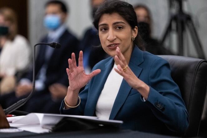 Lina Khan, nommée à la tête de l’Autorité de la concurrence américaine, lors d’une audition au Sénat, le 21 avril 2021, à Washington.