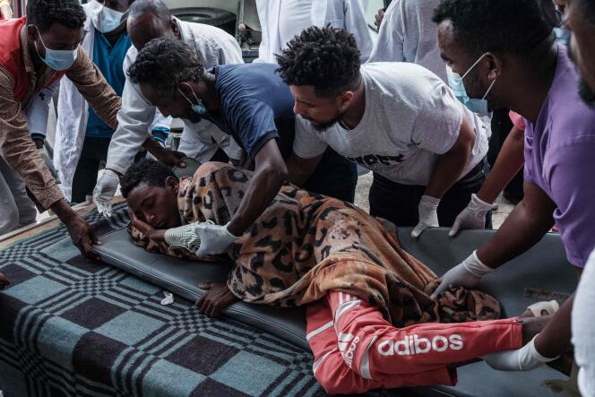 Un blessé transféré à l’hôpital après qu’une frappe aérienne a touché le marché de Togoga, dans la région du Tigré, en Ethiopie, le 24 juin 2021.
