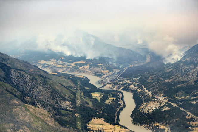 Un incendio en las montañas al norte de Lytton, Columbia Británica, el jueves 1 de julio de 2021.