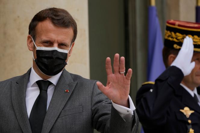 Je Vois La Societe Se Racialiser Progressivement S Alarme Emmanuel Macron Dans Un Entretien A Elle
