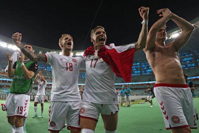 Les joueurs danois célèbrent leur victoire en quarts de finale face à la République tchèque à Bakou (Azerbaïdjan), le 3 juillet.