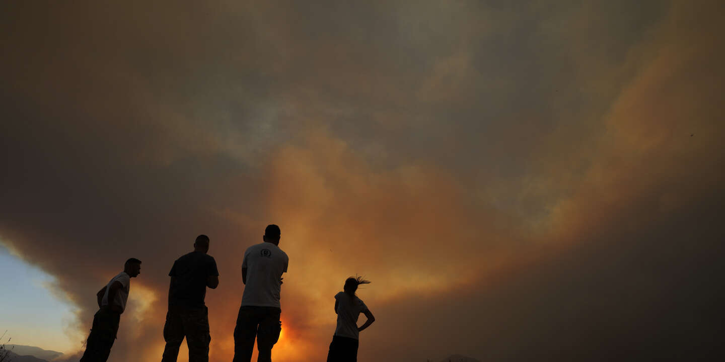 Photo of Gran incendio alimentado por calor en el sur de Chipre, la UE e Israel para rescatar
