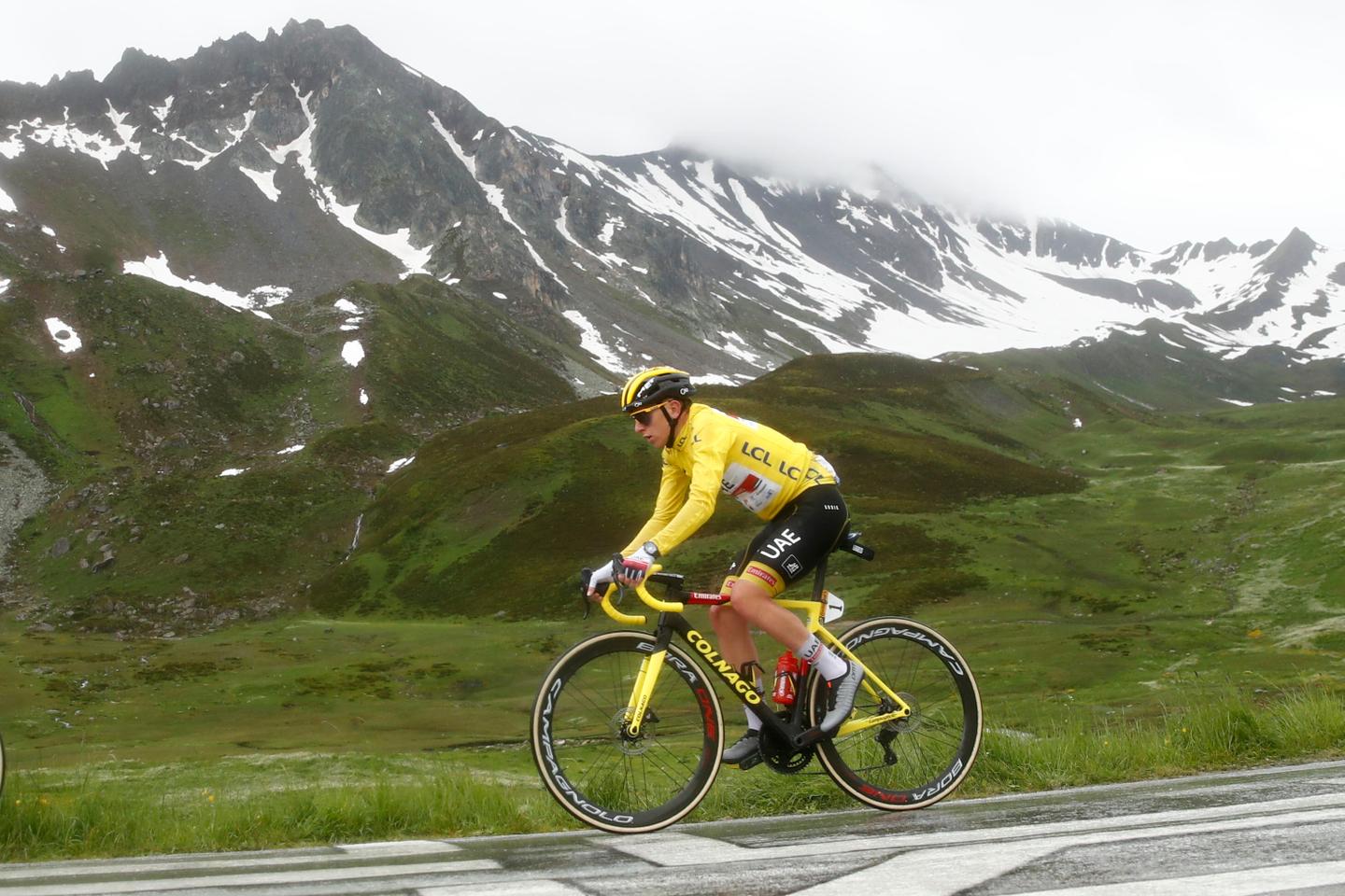 Tour de France 2021 : Tadej Pogacar, « un pro qui roule avec des cadets »