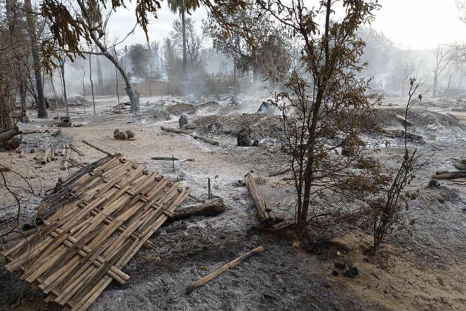 Le village de Kinma, près de Pauk, dans la région de Magwe (ouest de la Birmanie), incendié la veille par les militaires, le 16 juin 2021.