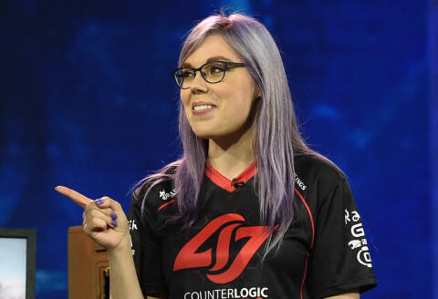 LAS VEGAS, NV - JANUARY 05: Professional gamer and game designer Stephanie "Miss Harvey" Harvey jokes around during a keynote address by Intel Corp. CEO Brian Krzanich at CES 2016 at The Venetian Las Vegas on January 5, 2016 in Las Vegas, Nevada. CES, the world's largest annual consumer technology trade show, runs from January 6-9 and is expected to feature 3,600 exhibitors showing off their latest products and services to more than 150,000 attendees. Ethan Miller/Getty Images/AFP (Photo by Ethan Miller / GETTY IMAGES NORTH AMERICA / Getty Images via AFP)